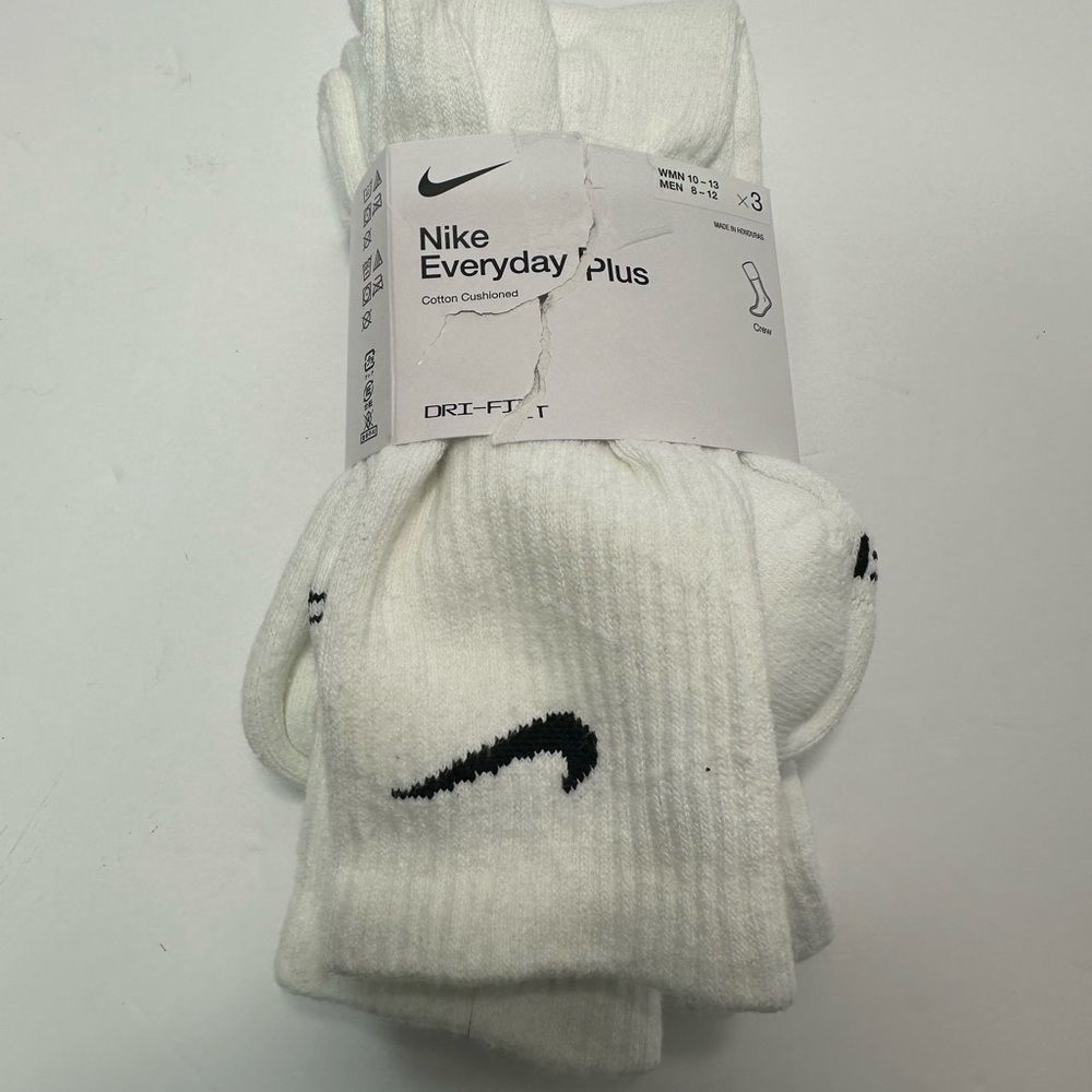 Nike Everyday Plus White Athletic Socks - New With Ripped Packaging